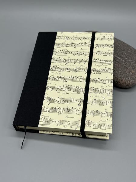 Buch Leinenrücken Gummiband handgebunden Notizen Noten Musik schwarz beige